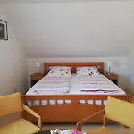 Am Bodensee Mit 3 Schlafzimmer Ueber 2 Etage Mit Kleine Balkon Bis 6 Personen Apartamento Uberlingen