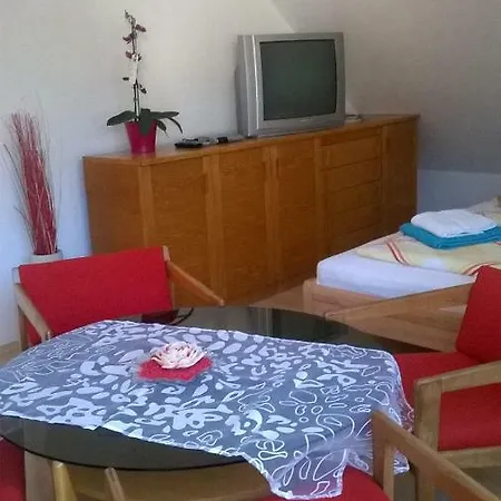 Apartamento Am Bodensee Mit 3 Schlafzimmer Ueber 2 Etage Mit Kleine Balkon Bis 7 Personen Uberlingen